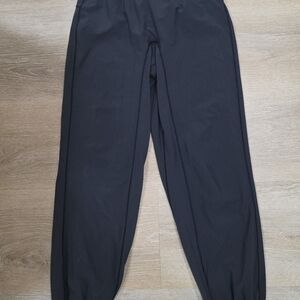 Lululemon Sunsetter Jogger Pants in black, women's size 6.